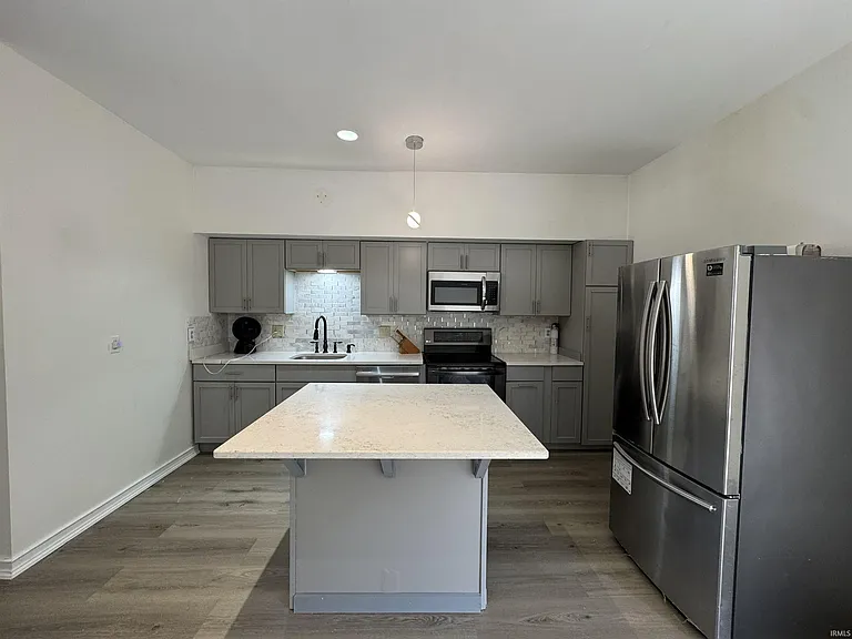 111 E 6th St #C — Photo 2