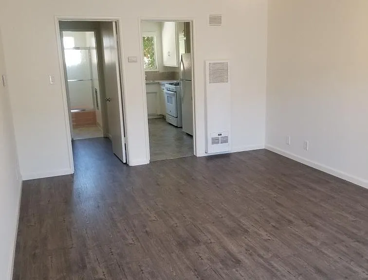 912 N Genesee Ave #8 — Photo 12