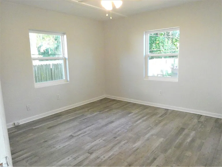 125 E King St — Photo 6