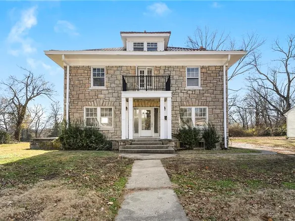 4215 E 61st St, Kansas City, MO 64130