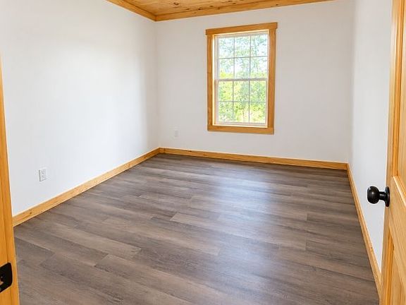 5th image of 228 Hume Way