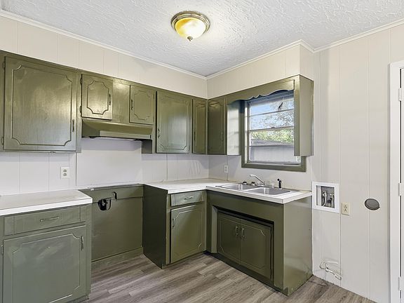2nd image of 103 Carver St