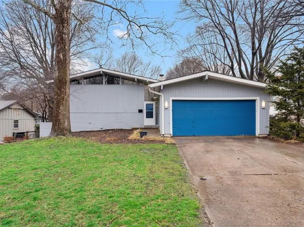 9102 Grant Ln, Overland Park, KS 66212