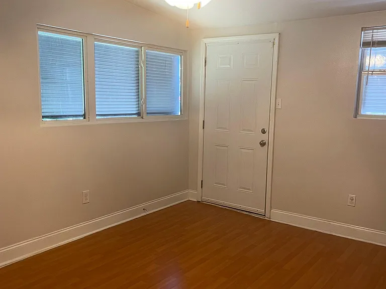 Bedroom 2 (larger bedroom)