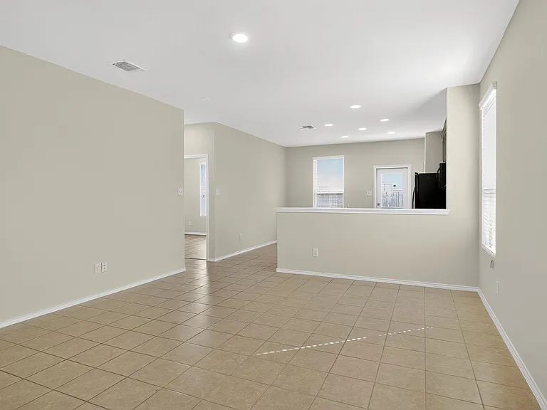 137 Miracle Dr — Photo 12
