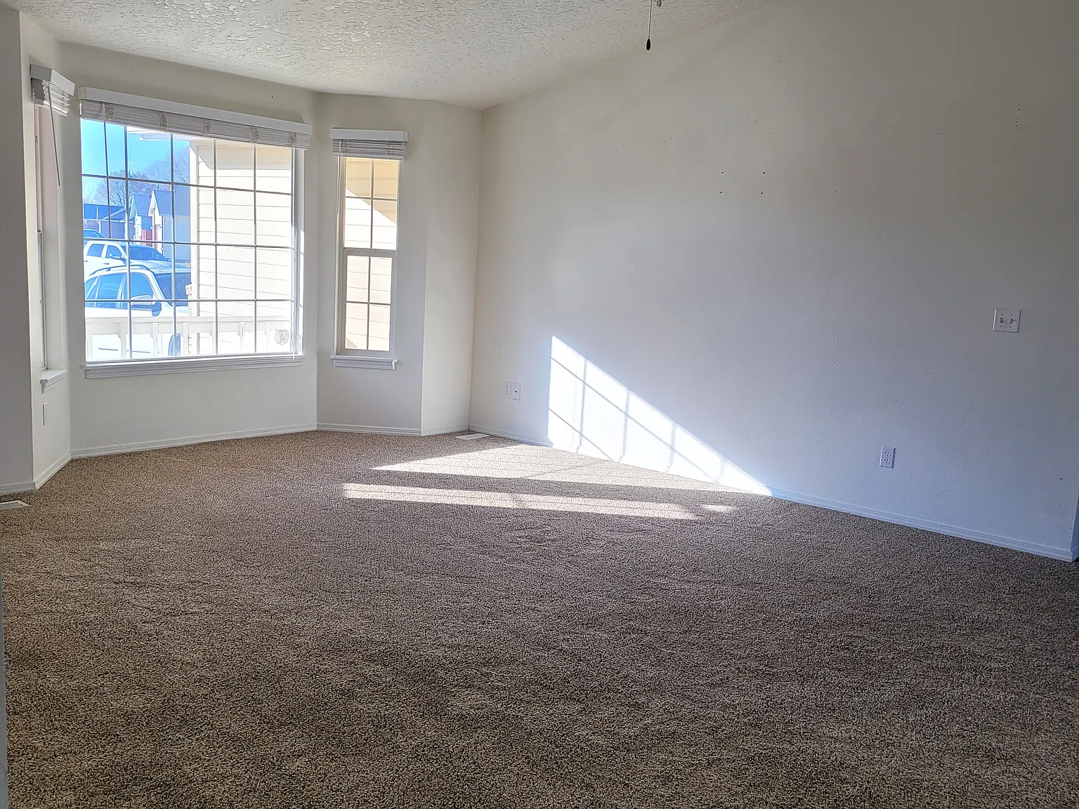 3 bed, 1244 sqft, $2,185 — Photo 3