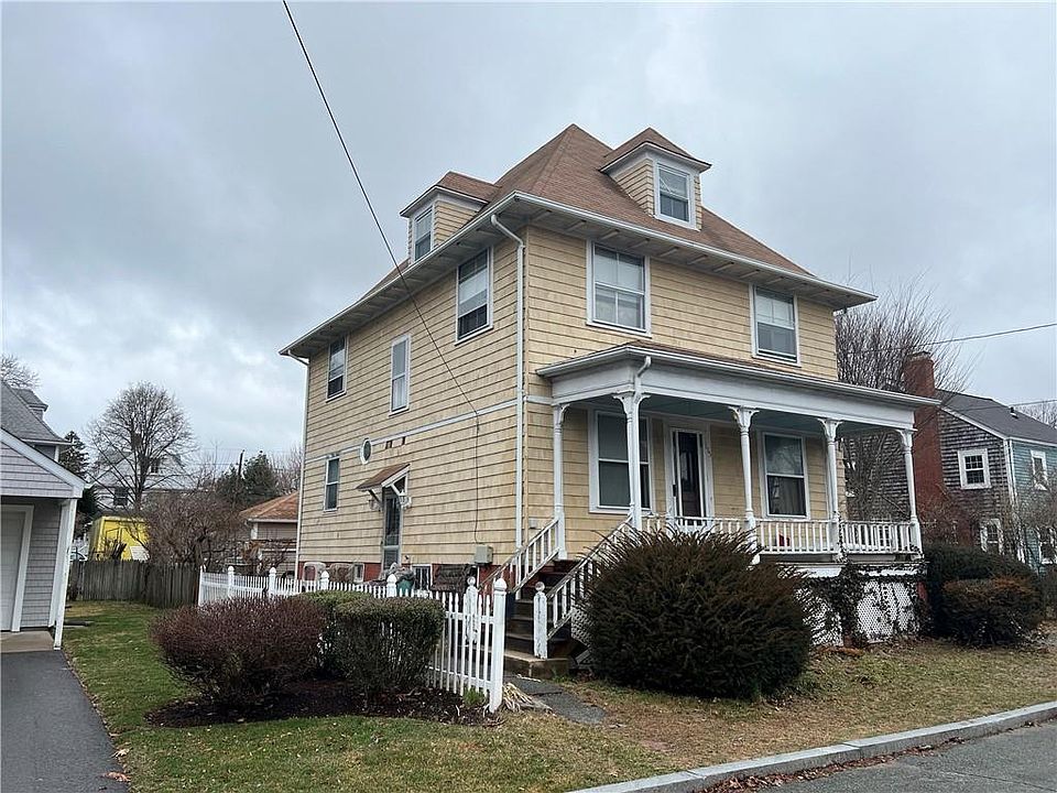 1st image of 15 Pearl Ave E