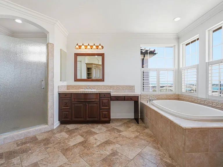 5571 Ocean Terrace Dr — Photo 26