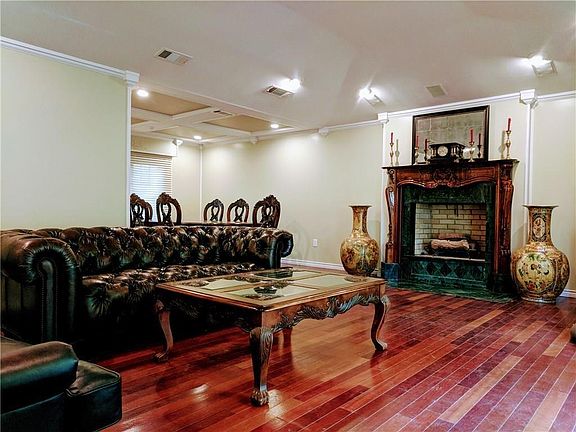 2nd image of 1343 Glenhill Ln