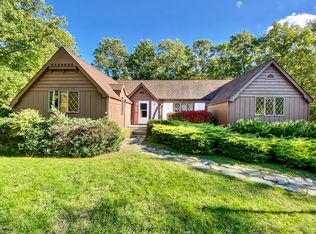240 Water Forest Dr, Dingmans Ferry, PA 18328