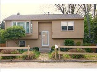 85 Nausauket Rd, Warwick, RI 02886