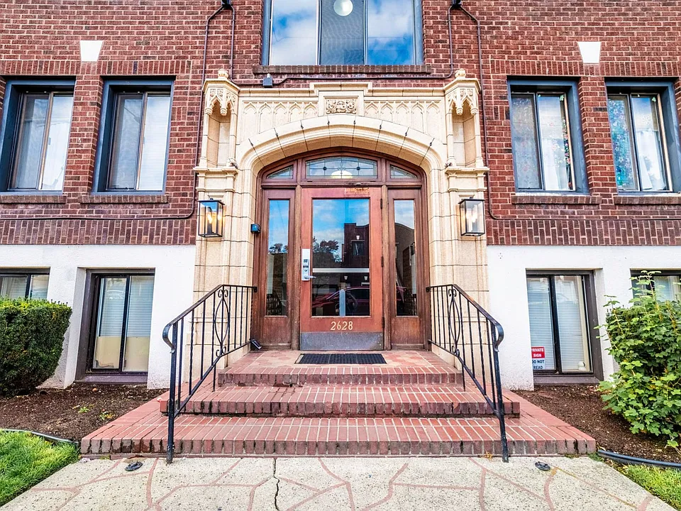Building Photo 5