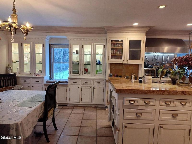5th image of 594 Gott Road