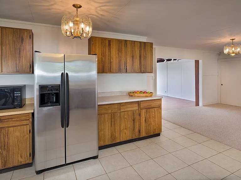 557 Ululani St — Photo 3