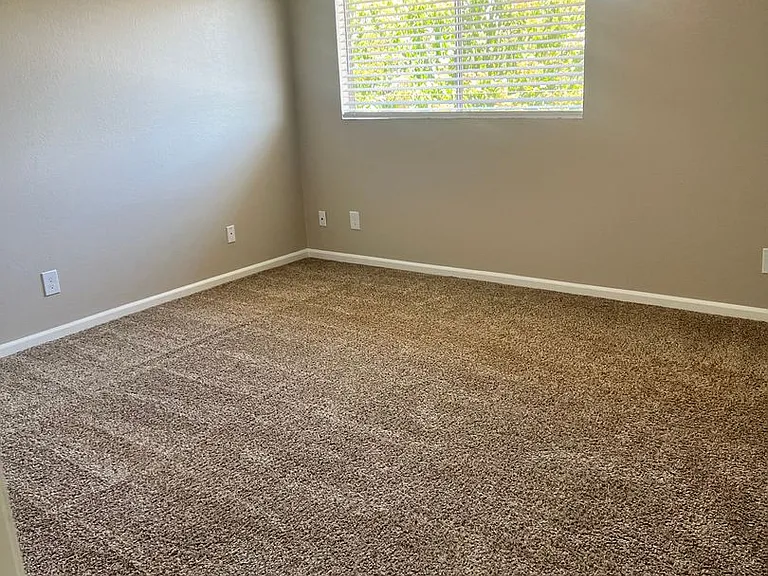 Meadowbrook Apartments — Photo 8