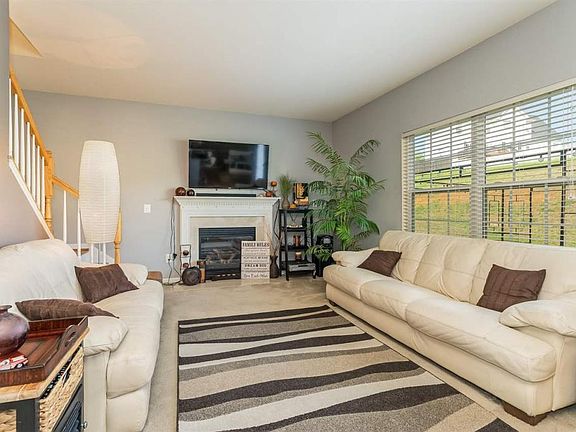 5th image of 160 Jessica Dr