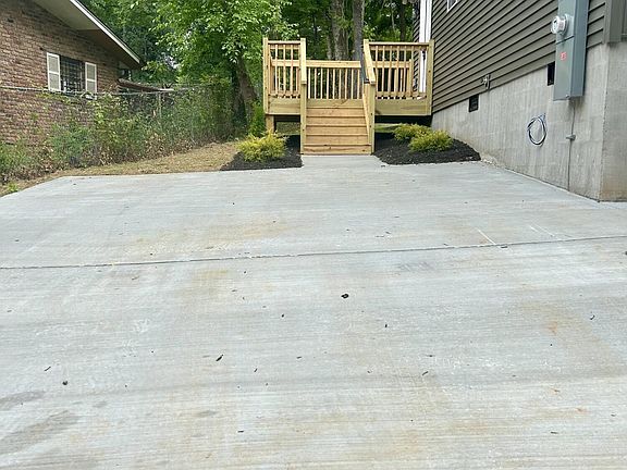 3rd image of 2035 Goforth Ave