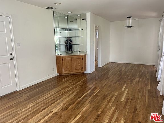 4th image of 5355 Rhea Ave