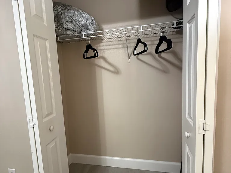 869 Assembly Ct — Photo 3
