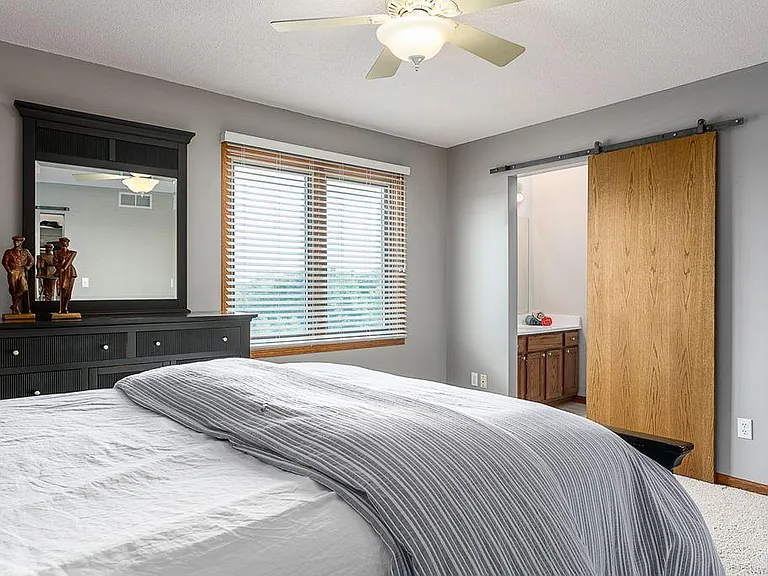 14743 Summit Dr — Photo 16