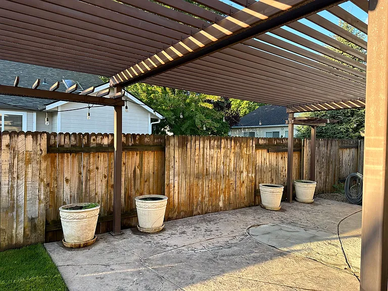 1515 E Trevino St — Photo 24