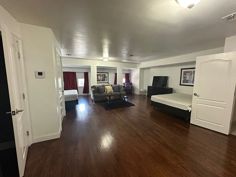 9033 Wall St #5 — Photo 38
