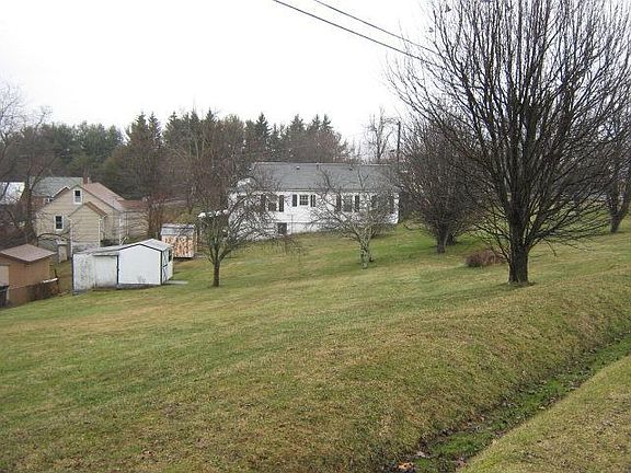 3rd image of 103 Underwood St