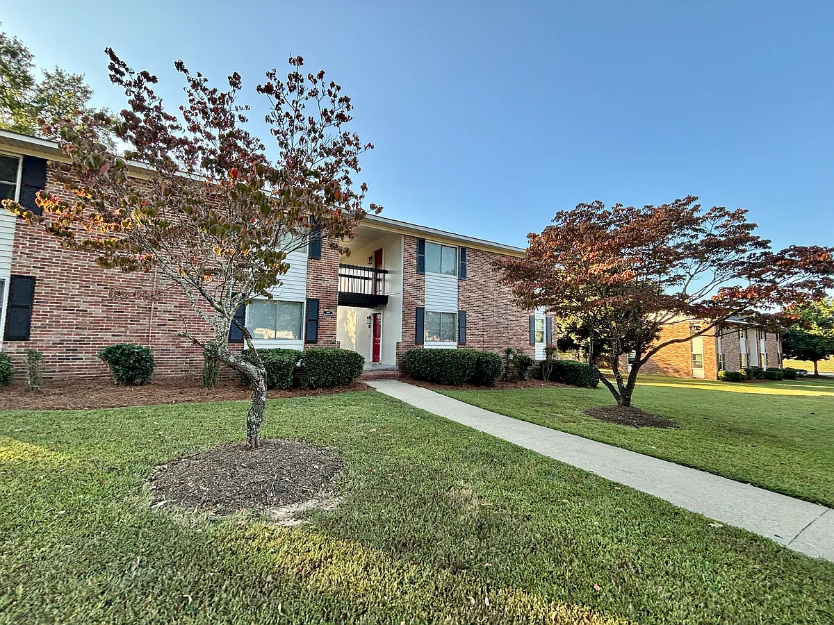 Building Photo - Maple Court Apartments