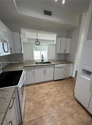 10945 NW 43rd Ln — Photo 7