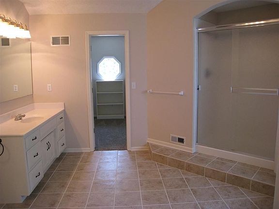 4th image of 6404 W 149th Ter