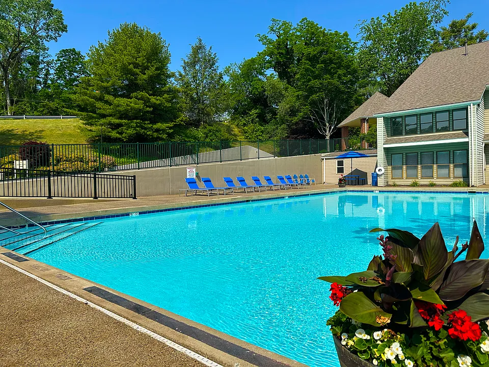 Monroeville Apartments at Belmont Ridge