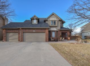 14722 Lake St, Omaha, NE 68116