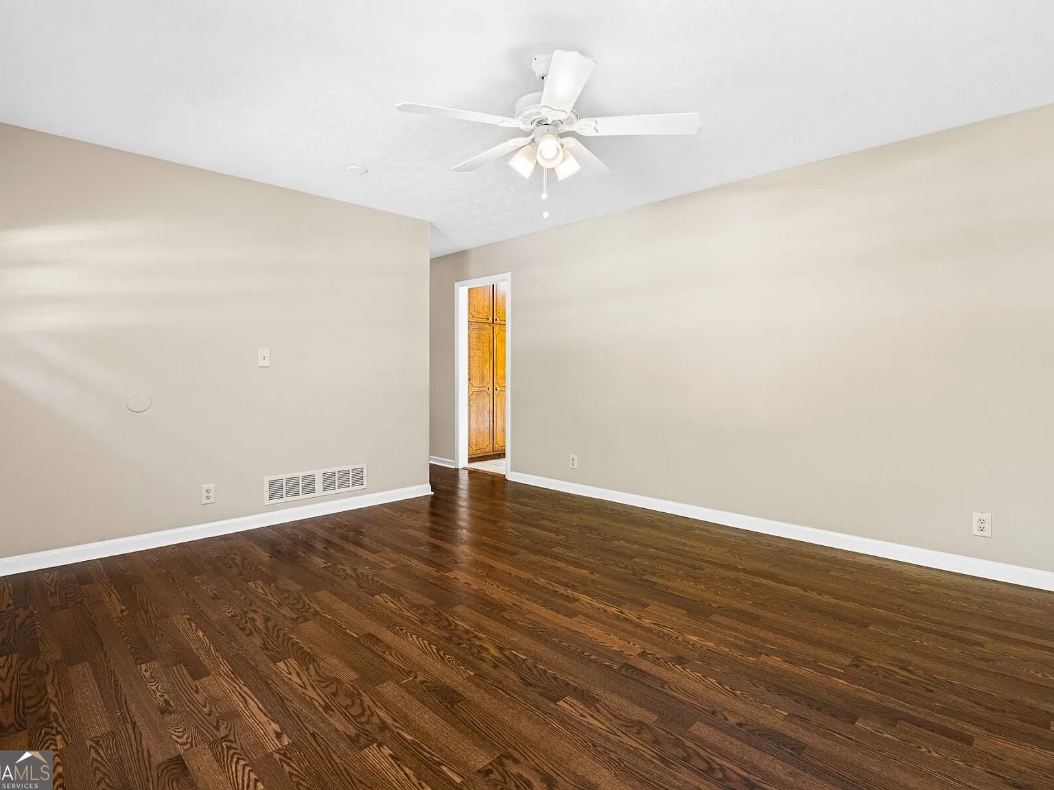3 bed, 2.0 bath, 1587 sqft, $1,595 — Photo 3