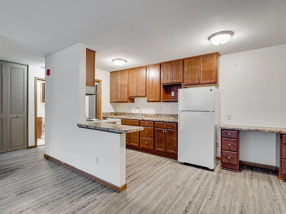Welcome to Central Lakes of Uptown, where modern design meets comfort. Enjoy spacious interiors, updated appliances, and beautiful finishes that create a perfect living environment. Elevate your lifestyle todayschedule a tour!