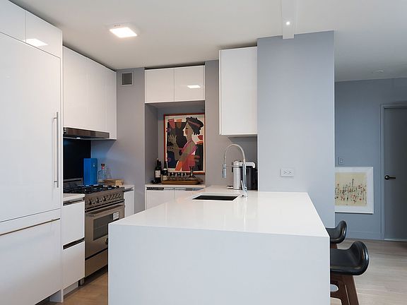 3rd image of 301 W 53rd St APT 9F