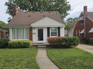 21553 Newcastle Rd, Harper Woods, MI 48225