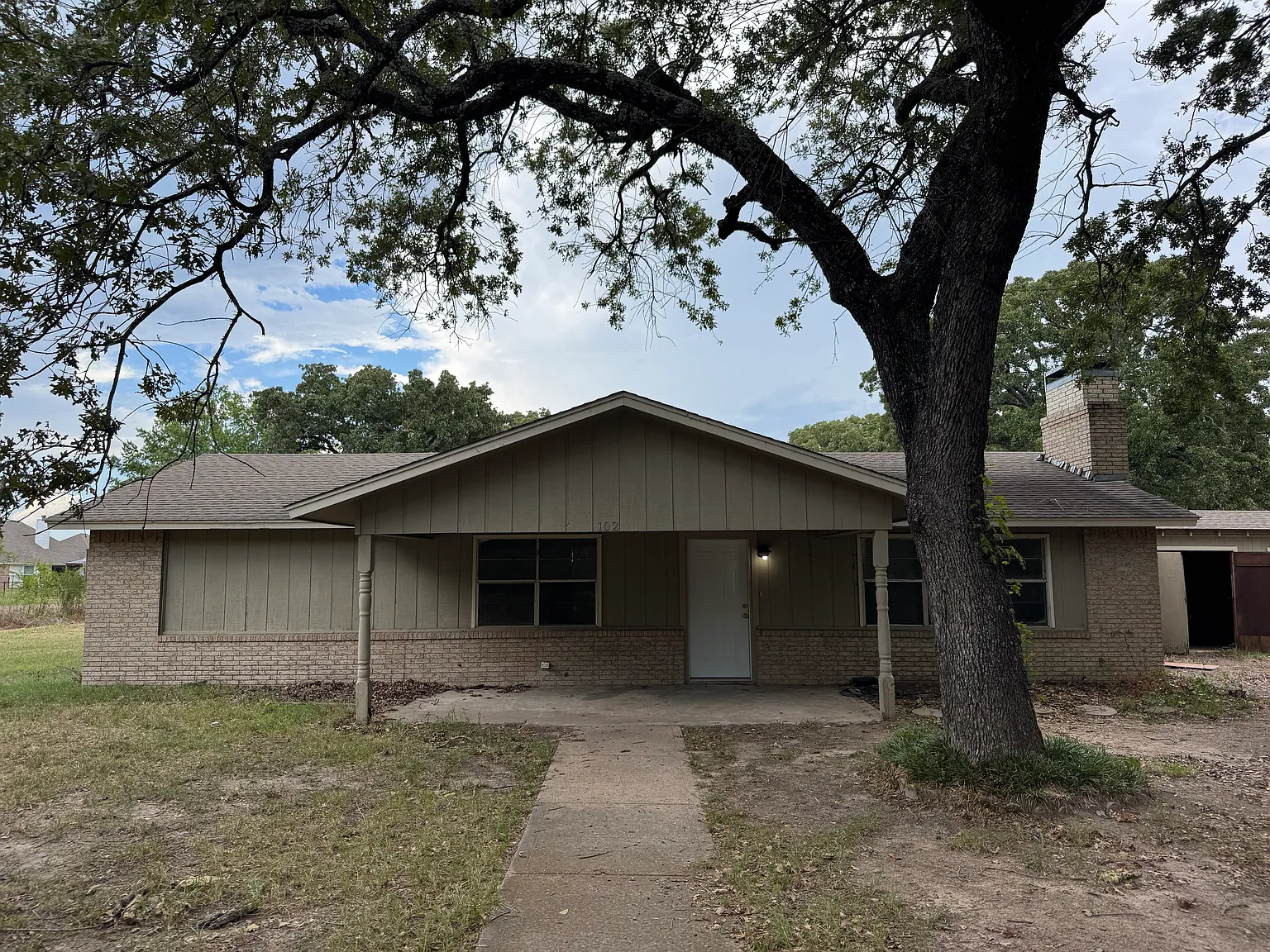 2 bed, 1500 sqft, $1,300 — Photo 1