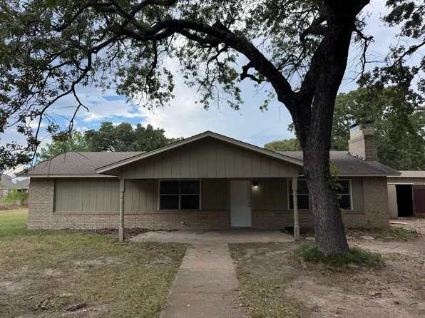 102 Cawthon Dr, Mabank, TX 75156