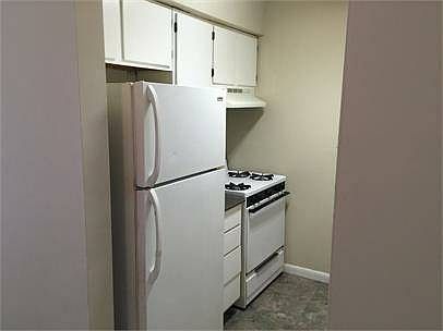 2nd image of 300 Edgewood Dr APT 1