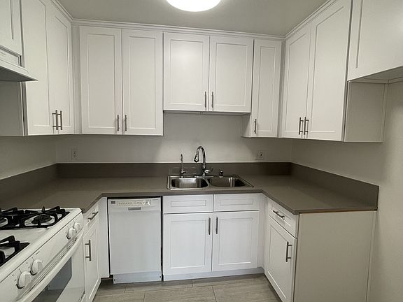 4th image of 329 W Lomita Ave #206
