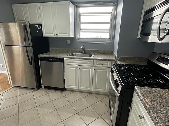 3rd image of 2053 Center Ave #14H