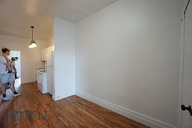 Rented by Rennit Inc.