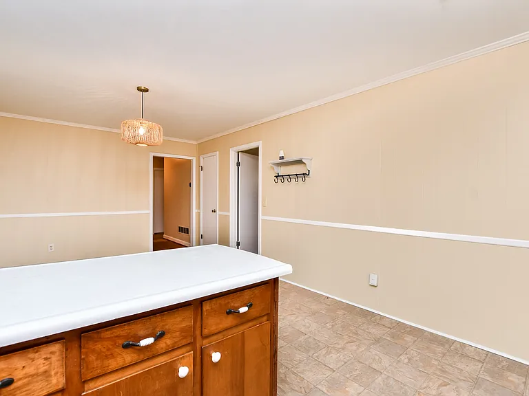 619 Heathwood Dr — Photo 10