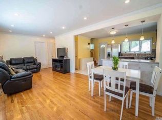 43 Dakota St, Hicksville, NY 11801