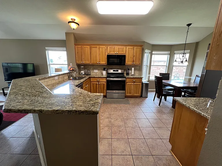 Kitchen and breakfast area