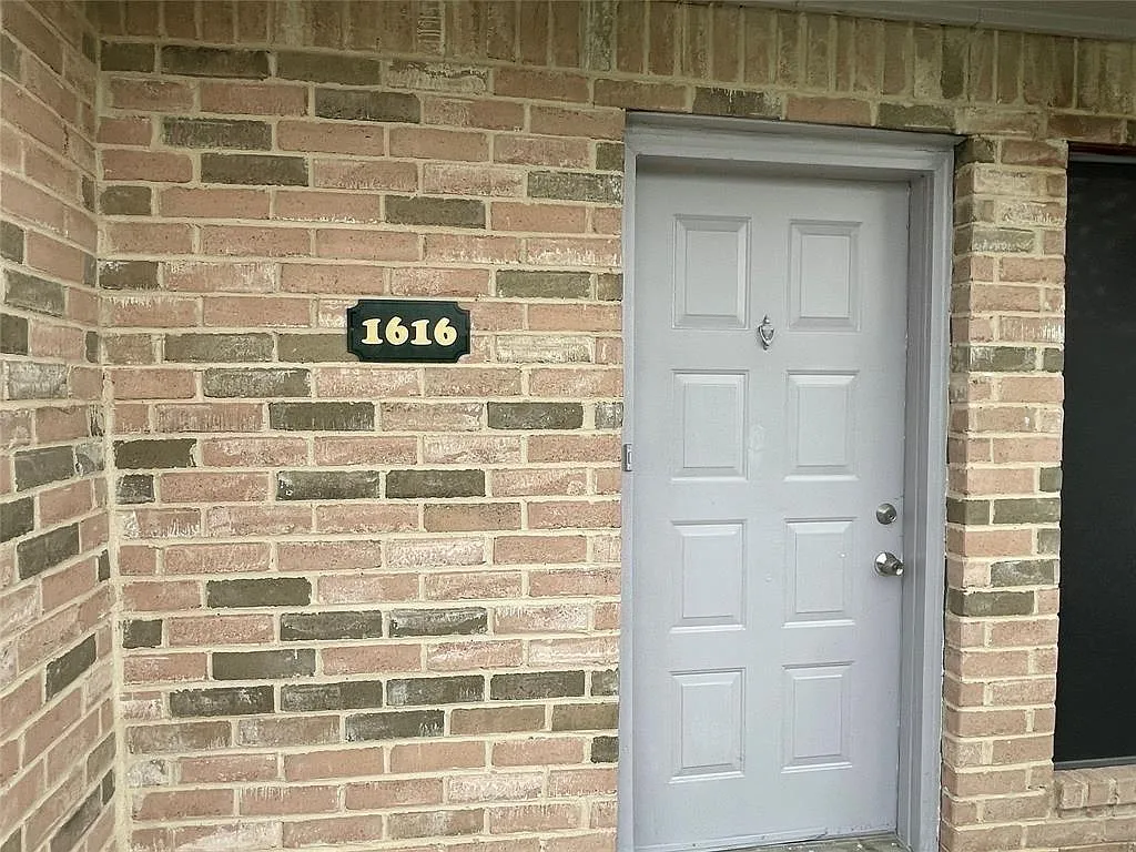 2 bed, 2.0 bath, 1122 sqft, $1,700 — Photo 3
