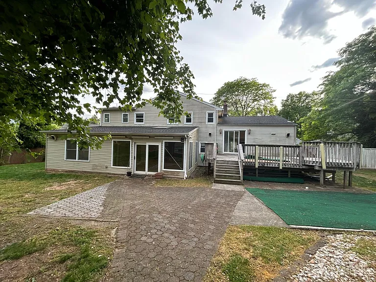 8 Julie Dr — Photo 29