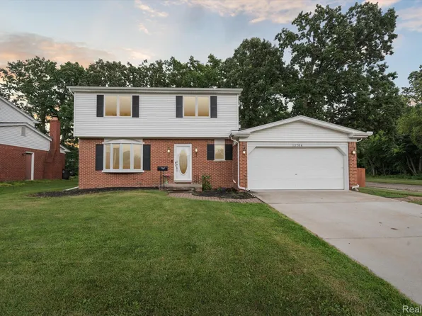 13704 Hamilton St, Riverview, MI 48193