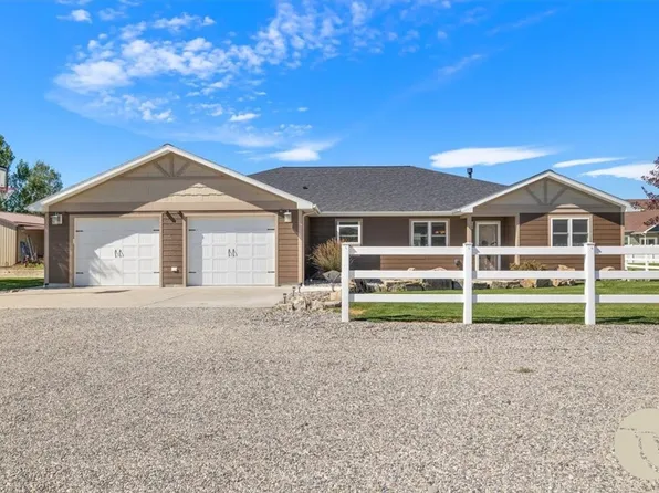 851 N 3rd St, Columbus, MT 59019
