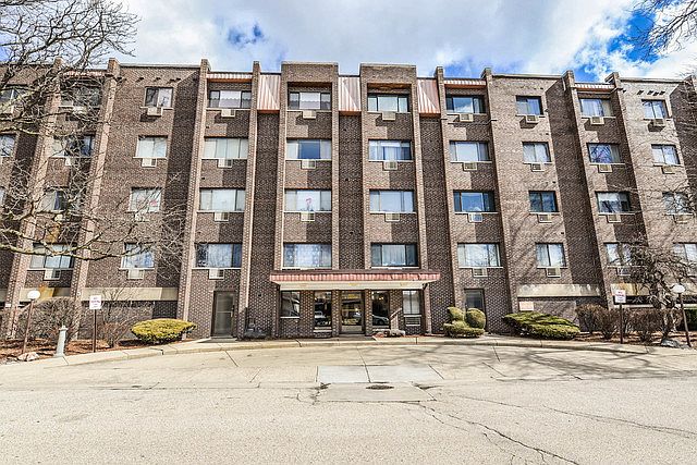 1st image of 4623 N Chester Ave Unit 303